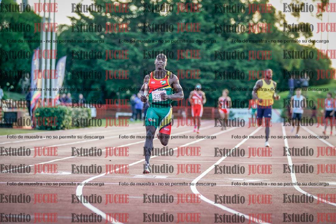 Fotos de las postas 4x100 m de varones - serie 1