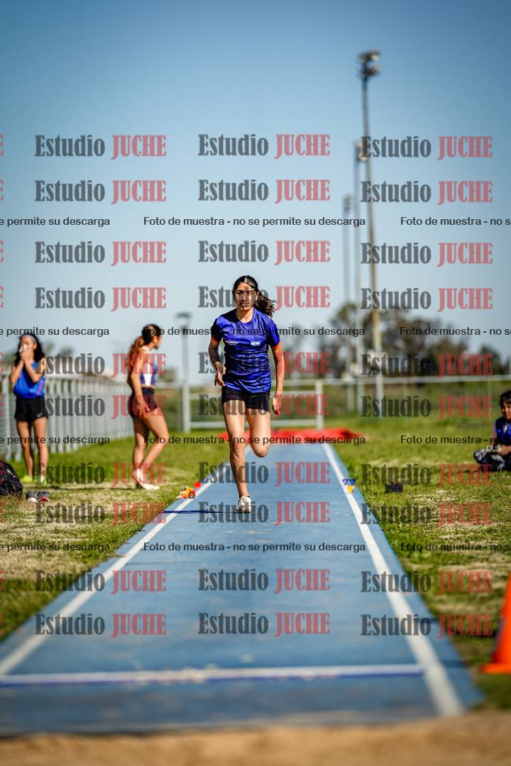 Fotos del salto en largo de mujeres