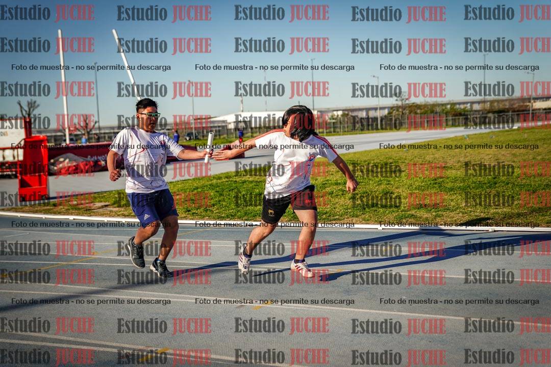 Fotos de las postas 5x80 m de varones