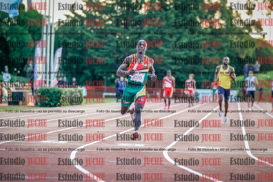 Fotos de las postas 4x100 m de varones - serie 1