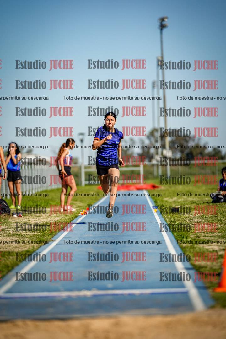 Fotos del salto en largo de mujeres