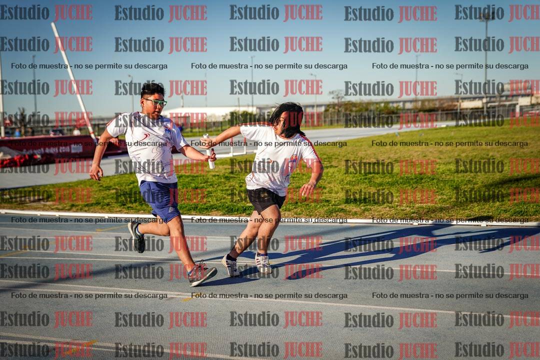 Fotos de las postas 5x80 m de varones
