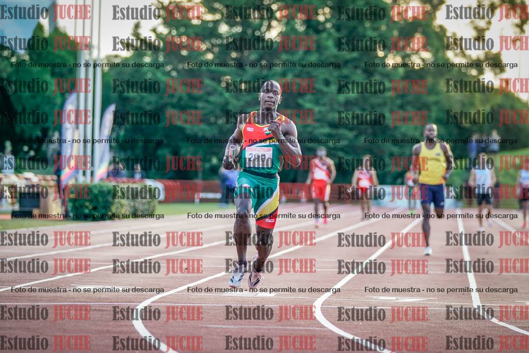 Fotos de las postas 4x100 m de varones - serie 1