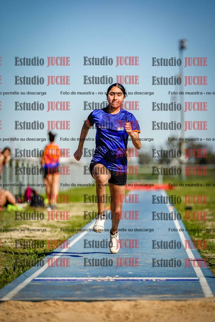 Fotos del salto en largo de mujeres