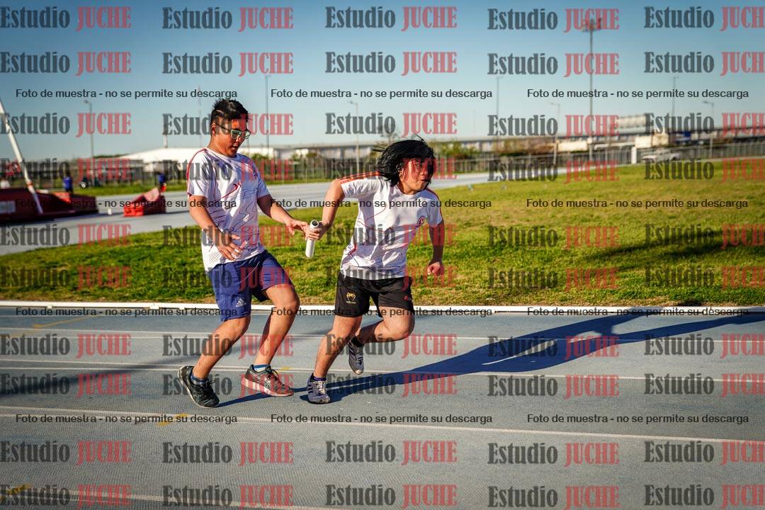 Fotos de las postas 5x80 m de varones