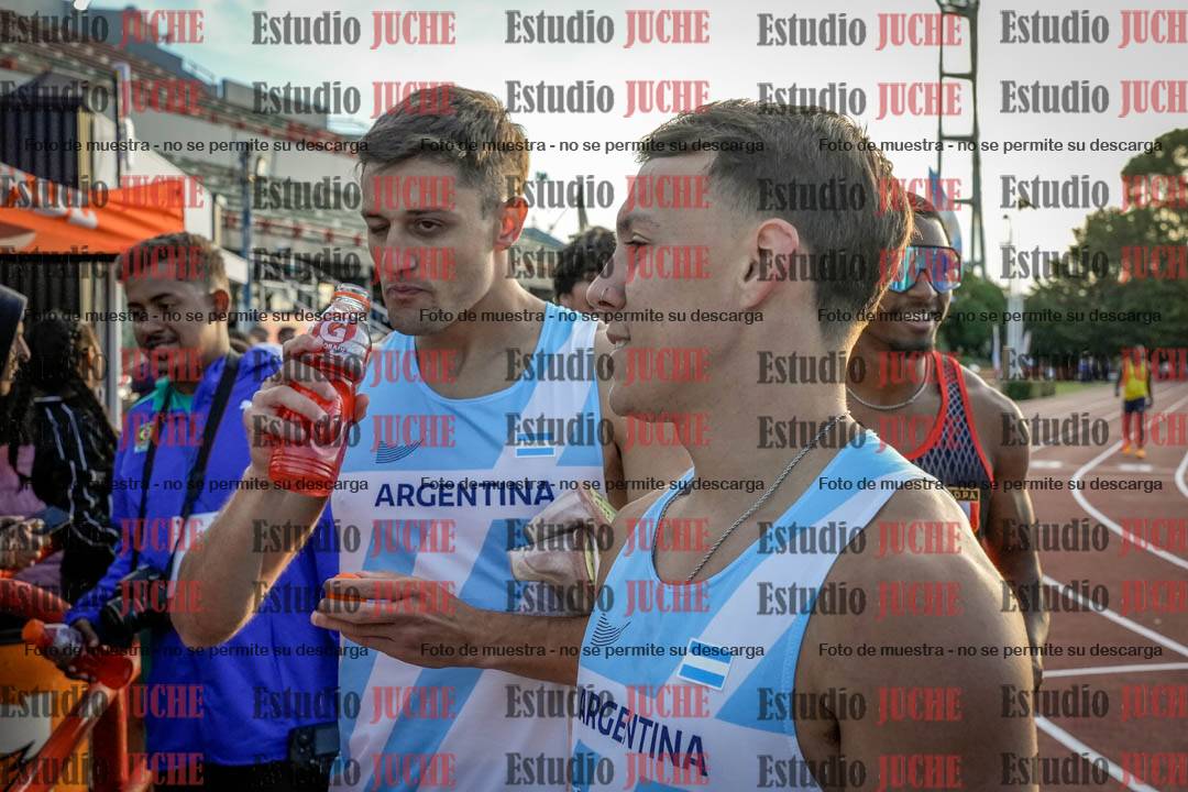 Fotos de algunos extras y podios del día 2