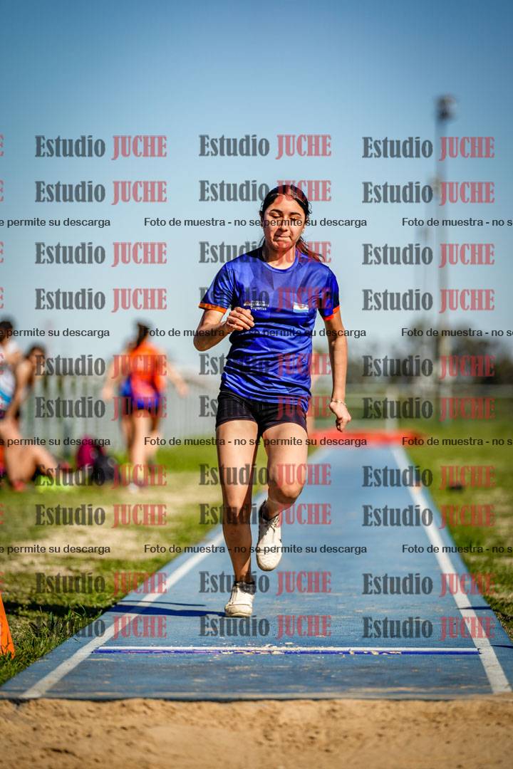 Fotos del salto en largo de mujeres