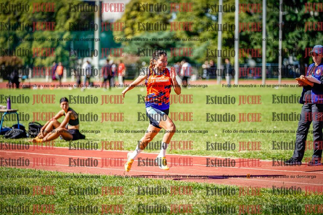 Fotos del salto en largo de mujeres