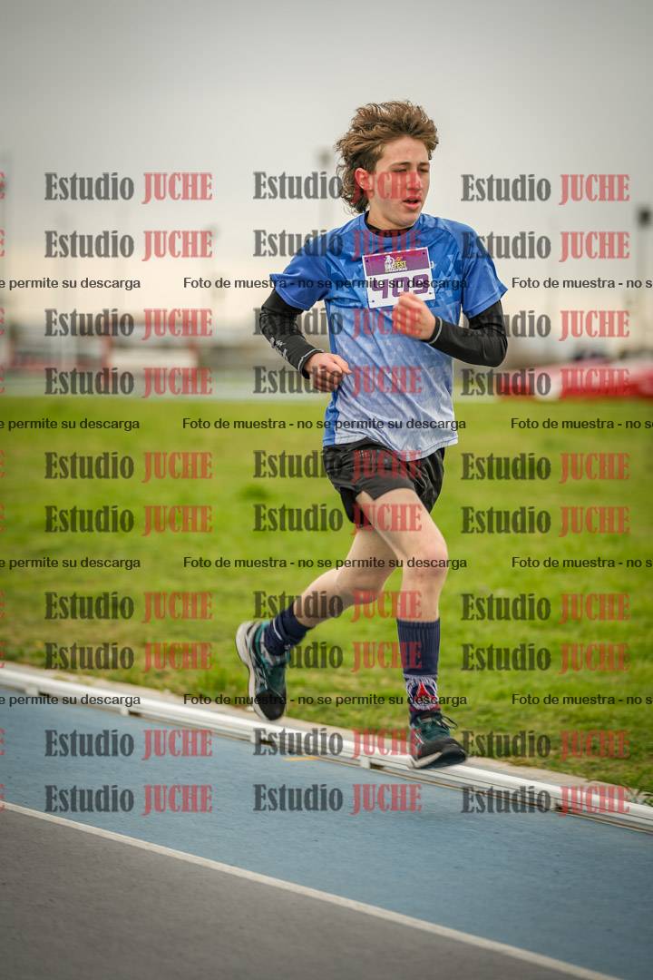 Fotos de los 3000 m llanos de varones - U17 (incluye la marcha atlética)