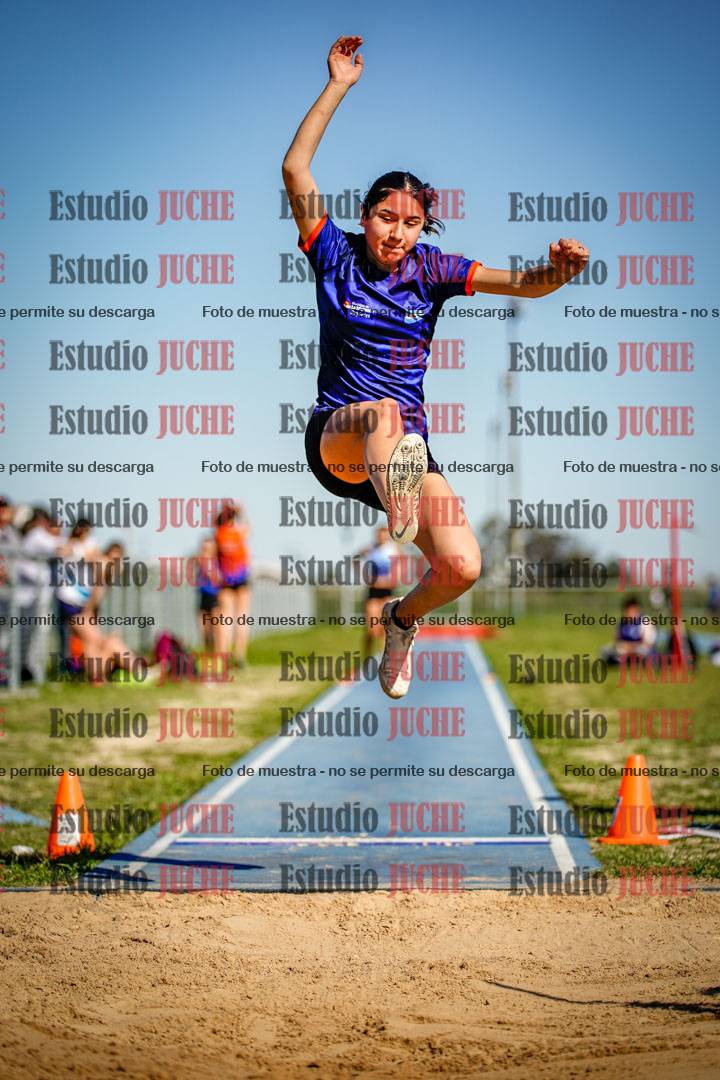 Fotos del salto en largo de mujeres