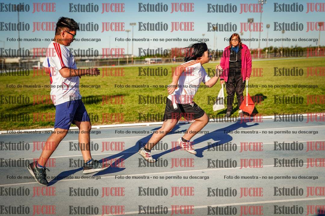 Fotos de las postas 5x80 m de varones