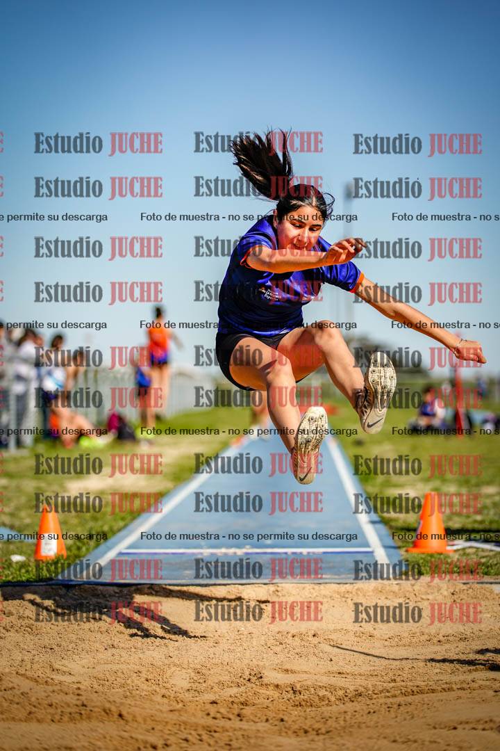 Fotos del salto en largo de mujeres