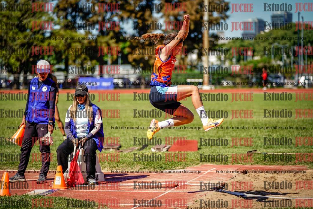 Fotos del salto en largo de mujeres