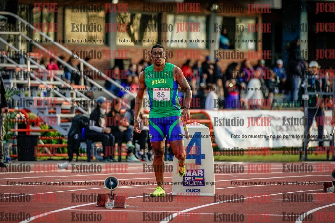Fotos de las postas 4x100 m de varones - serie 2