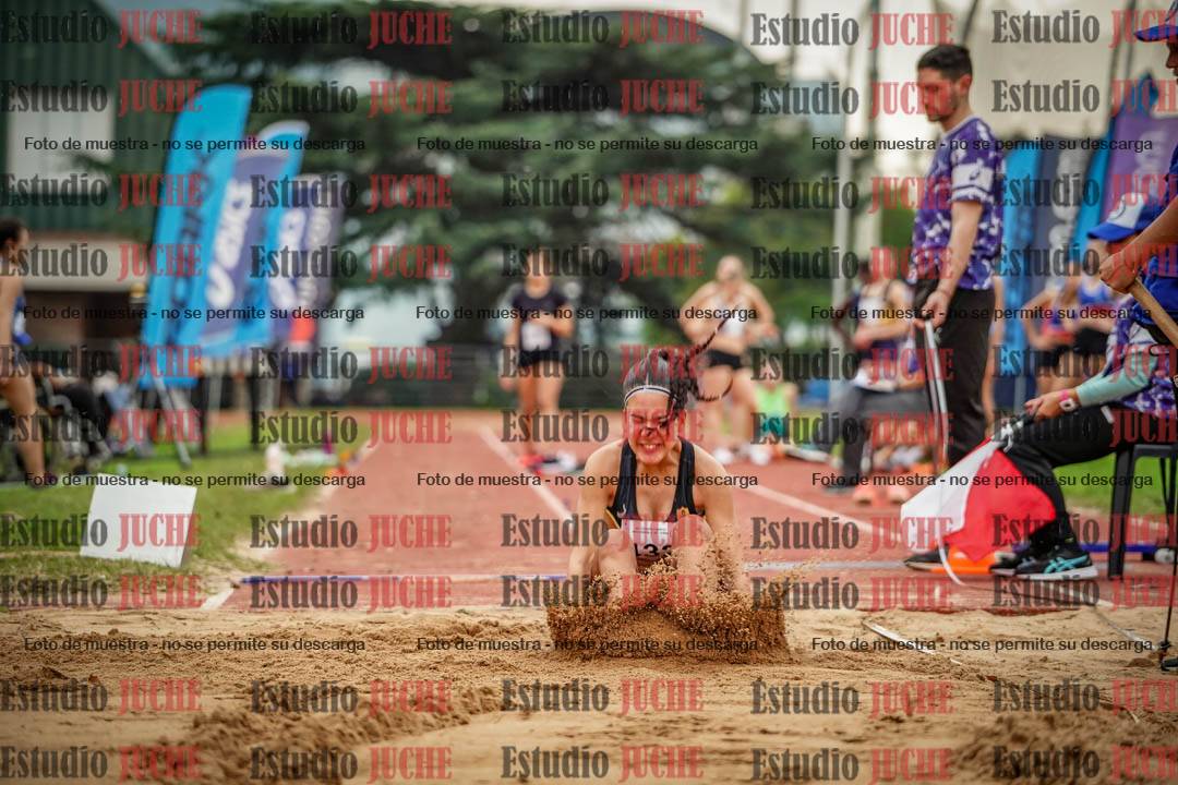 Fotos del salto en largo de mujeres