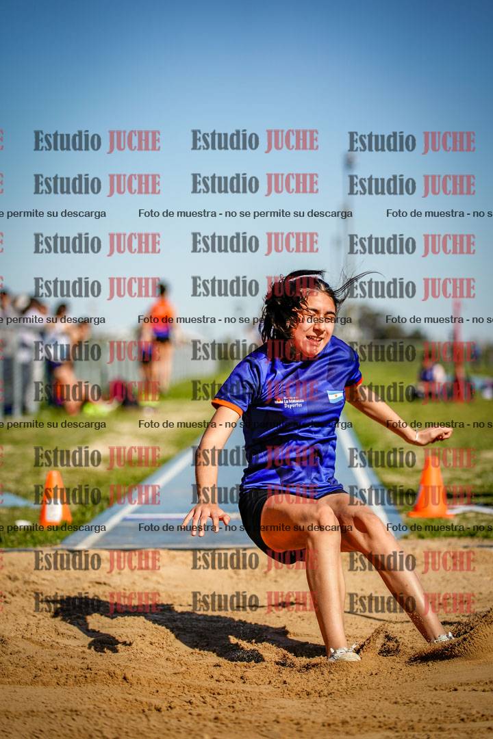 Fotos del salto en largo de mujeres