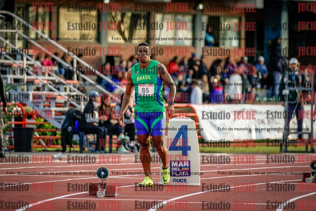 Fotos de las postas 4x100 m de varones - serie 2