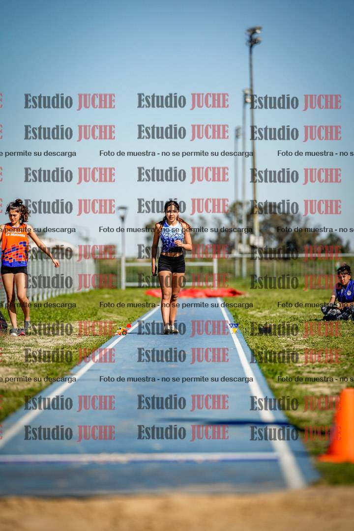 Fotos del salto en largo de mujeres