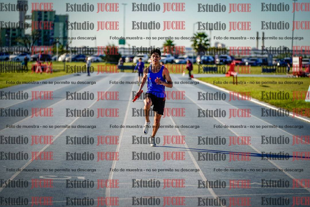 Fotos de las postas 5x80 m de varones