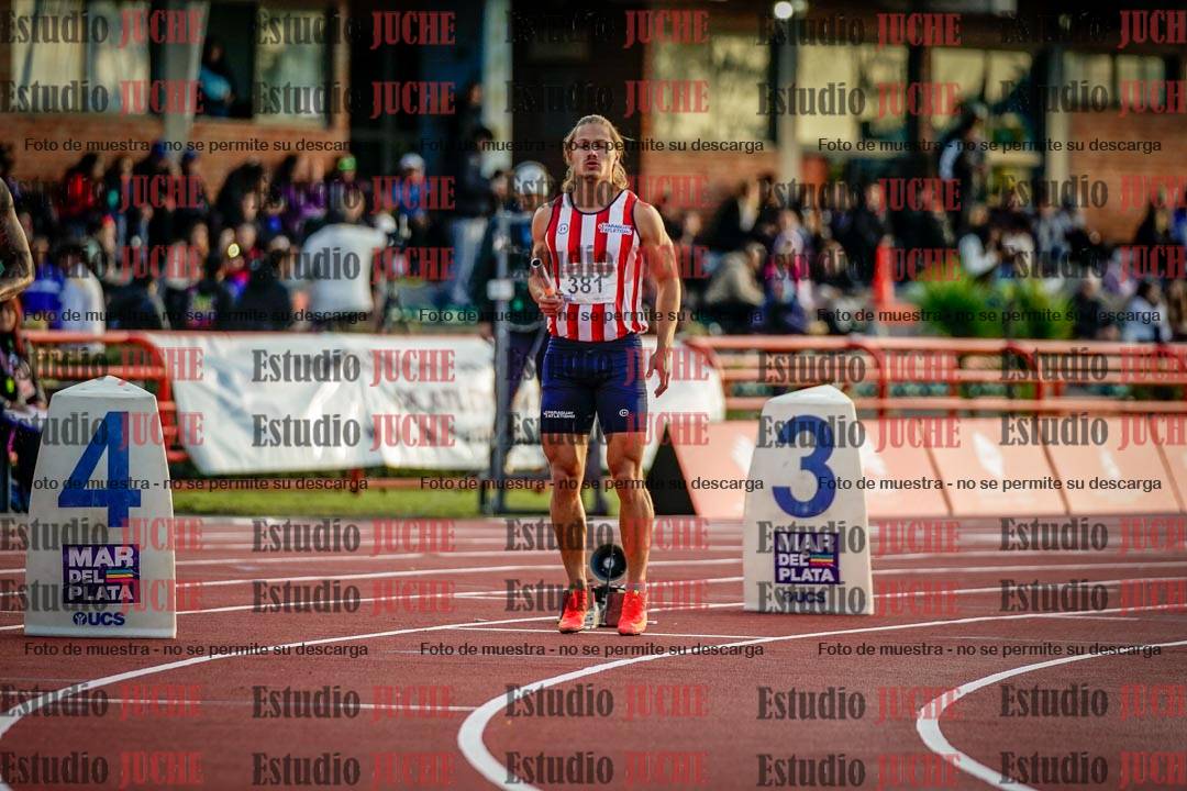 Fotos de las postas 4x100 m de varones - serie 2