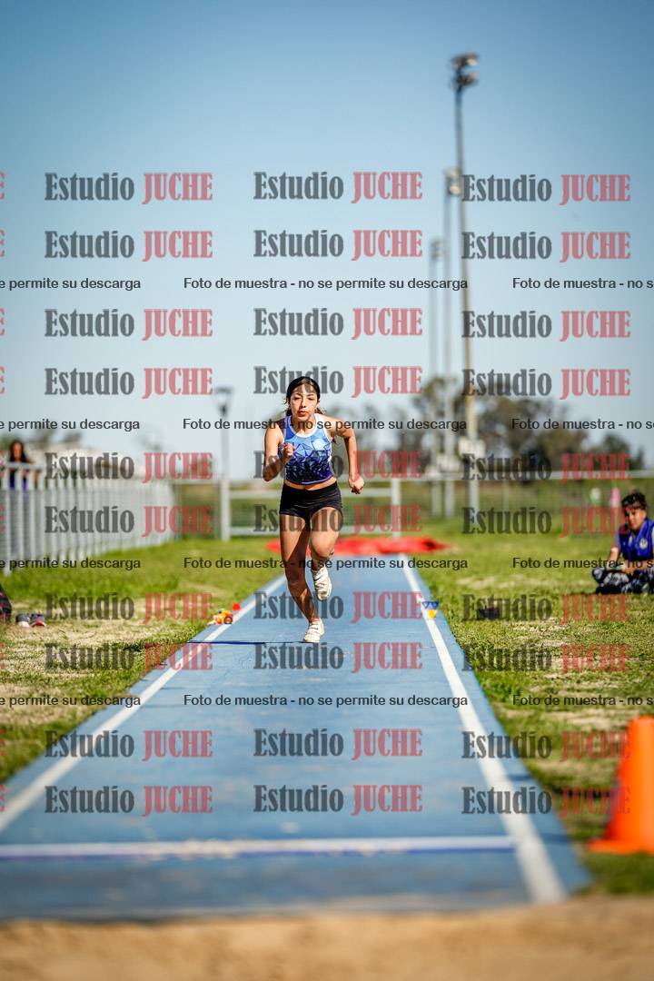 Fotos del salto en largo de mujeres