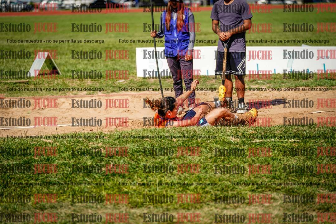 Fotos del salto en largo de mujeres