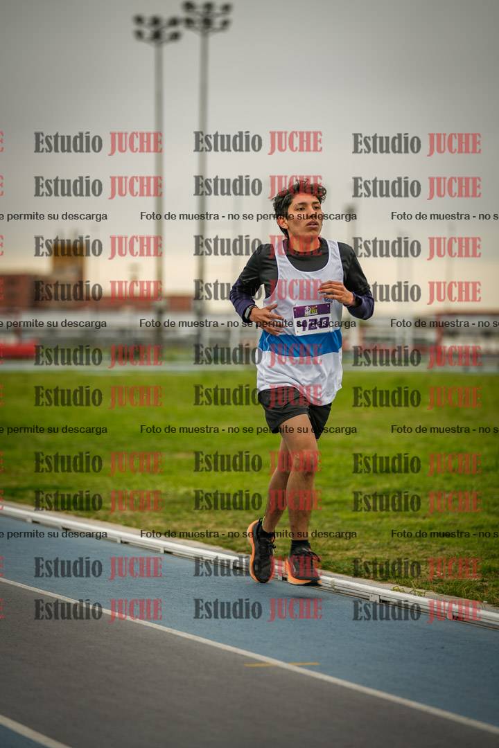 Fotos de los 3000 m llanos de varones - U17 (incluye la marcha atlética)