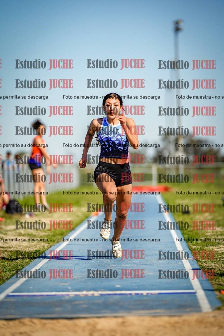 Fotos del salto en largo de mujeres