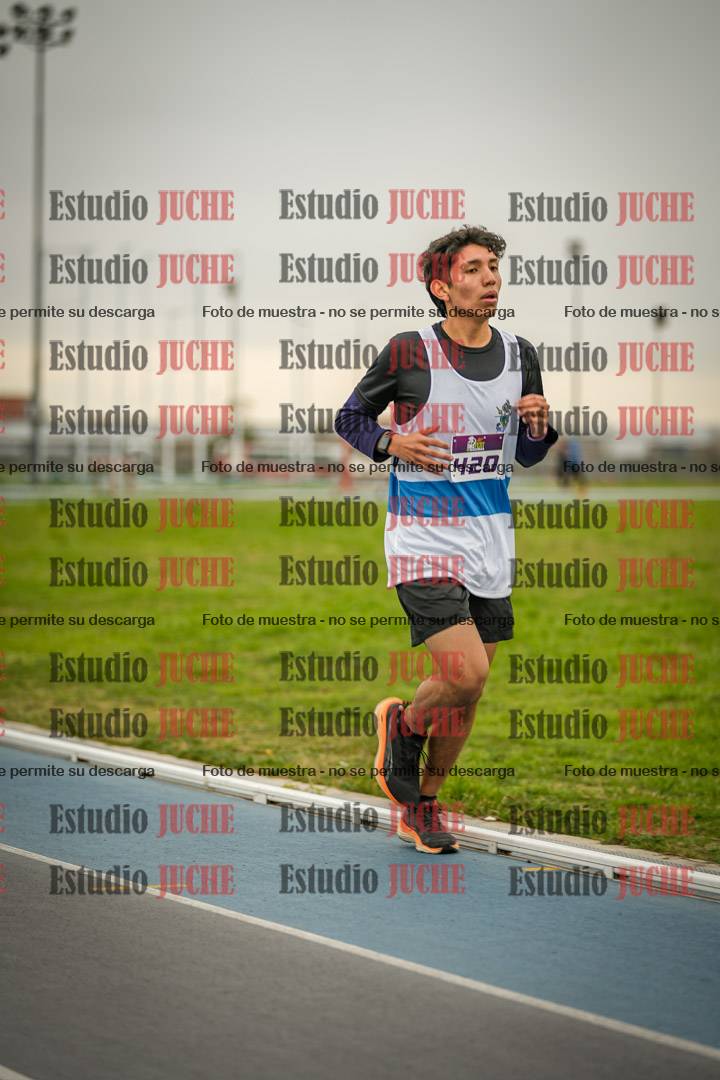 Fotos de los 3000 m llanos de varones - U17 (incluye la marcha atlética)