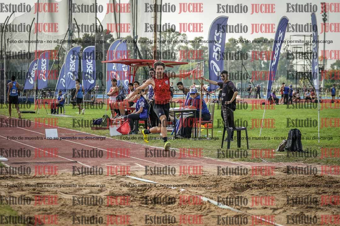 Fotos del salto en largo de varones