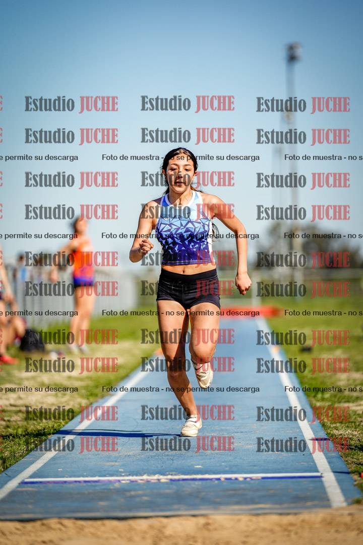 Fotos del salto en largo de mujeres