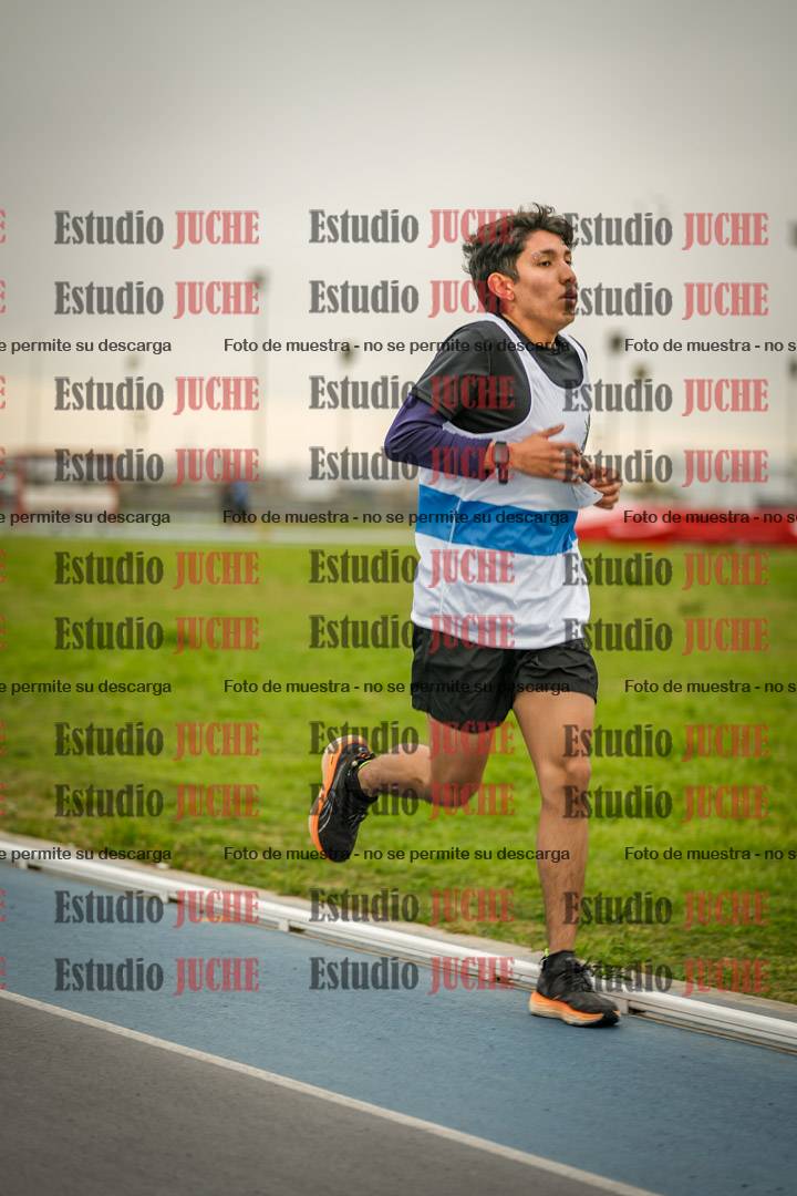 Fotos de los 3000 m llanos de varones - U17 (incluye la marcha atlética)