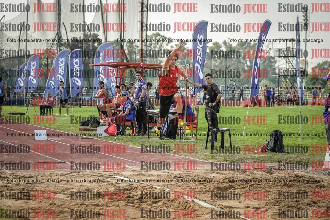 Fotos del salto en largo de varones