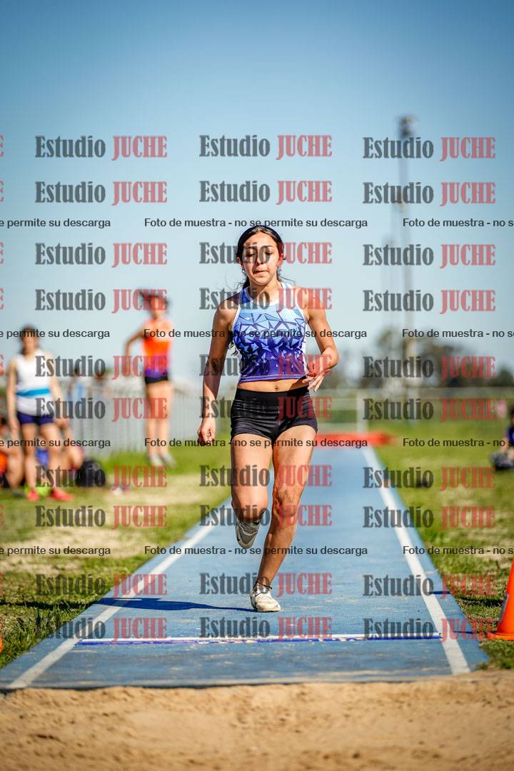 Fotos del salto en largo de mujeres