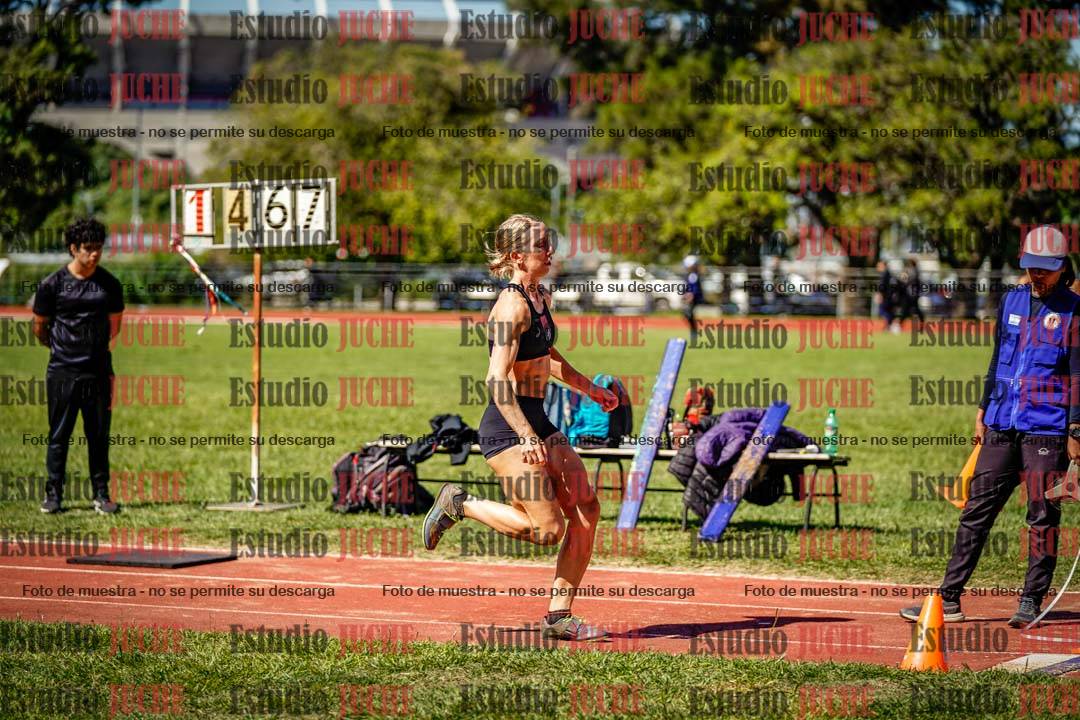 Fotos del salto en largo de mujeres