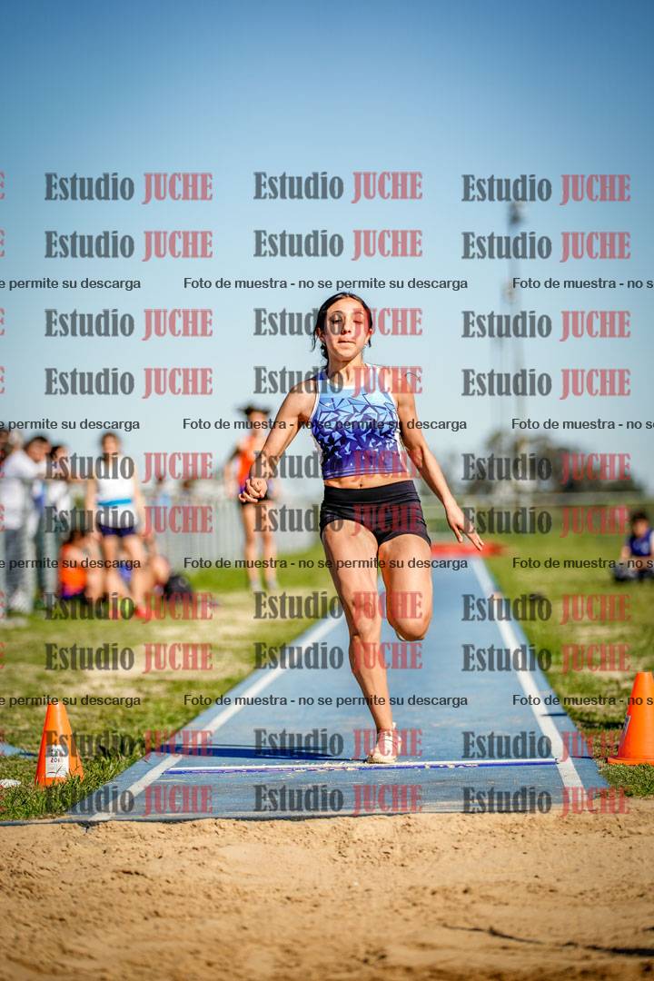 Fotos del salto en largo de mujeres