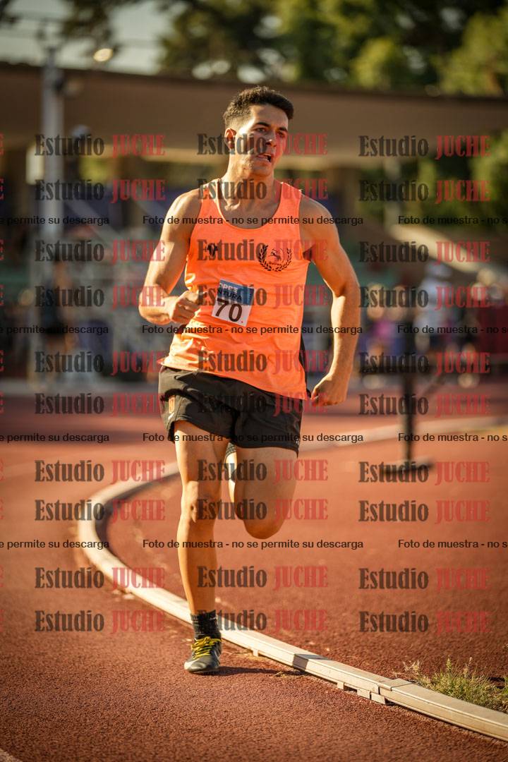 Fotos de los 800 m llanos de varones