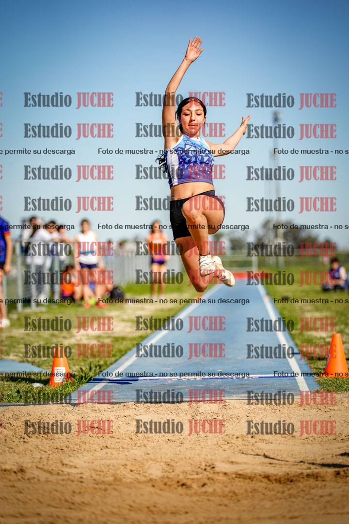 Fotos del salto en largo de mujeres