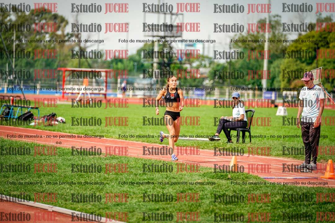 Fotos del salto en largo de mujeres
