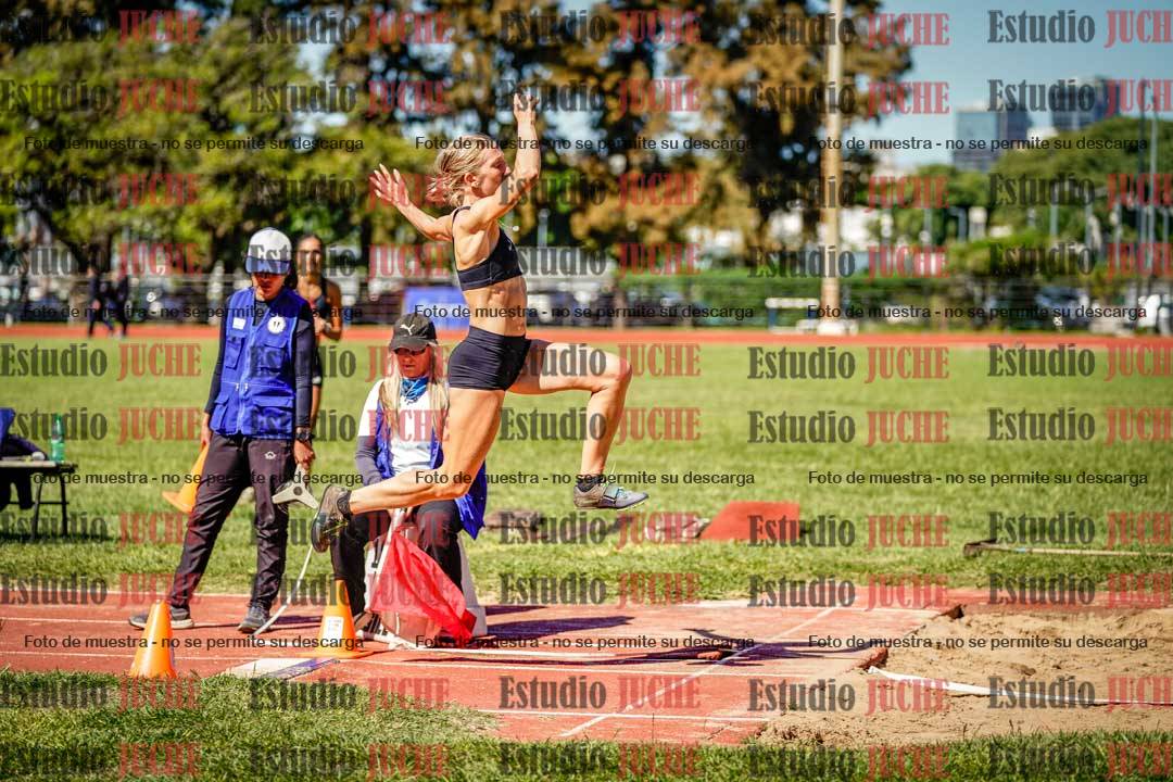 Fotos del salto en largo de mujeres