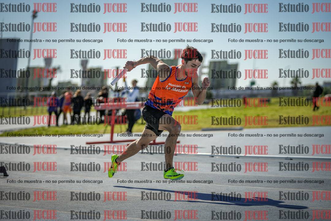 Fotos de las Postas 4x400 m de mujeres y varones