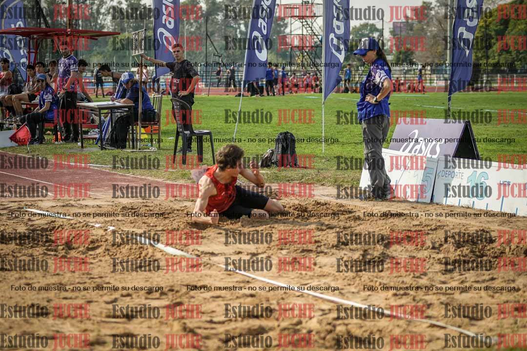 Fotos del salto en largo de varones