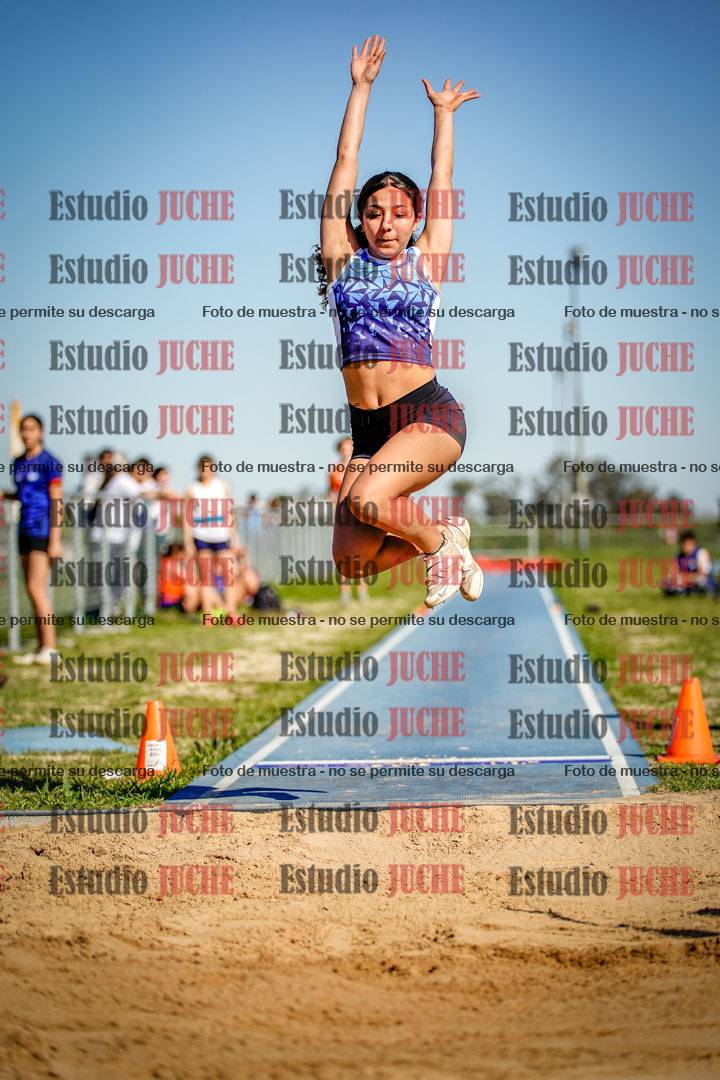 Fotos del salto en largo de mujeres