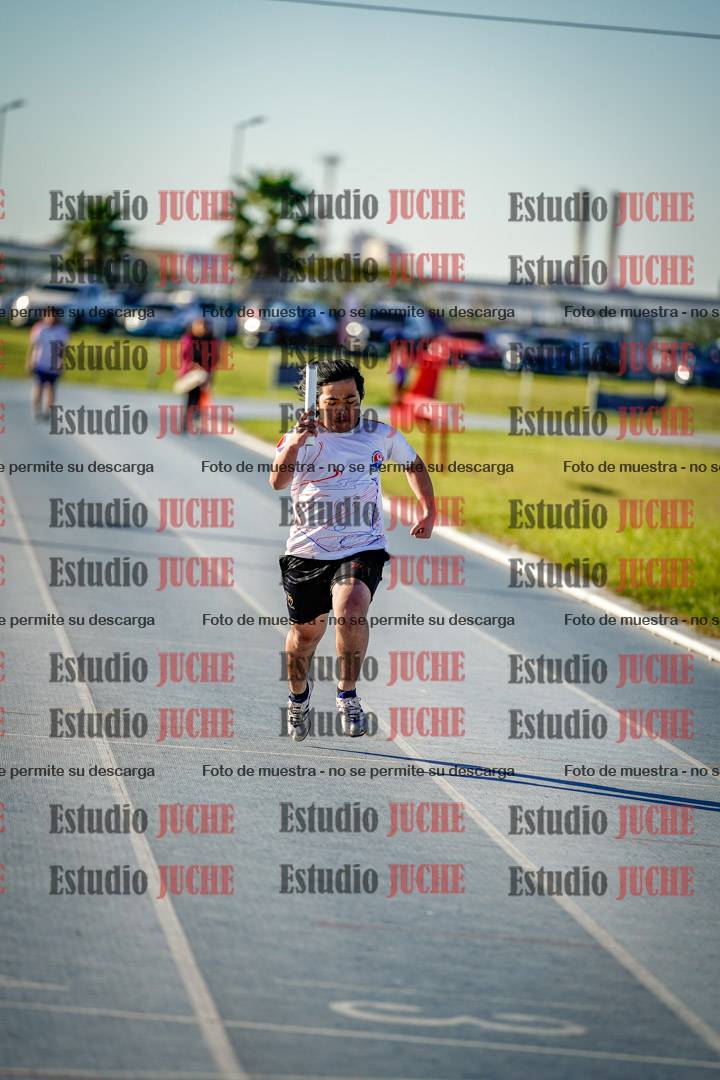 Fotos de las postas 5x80 m de varones
