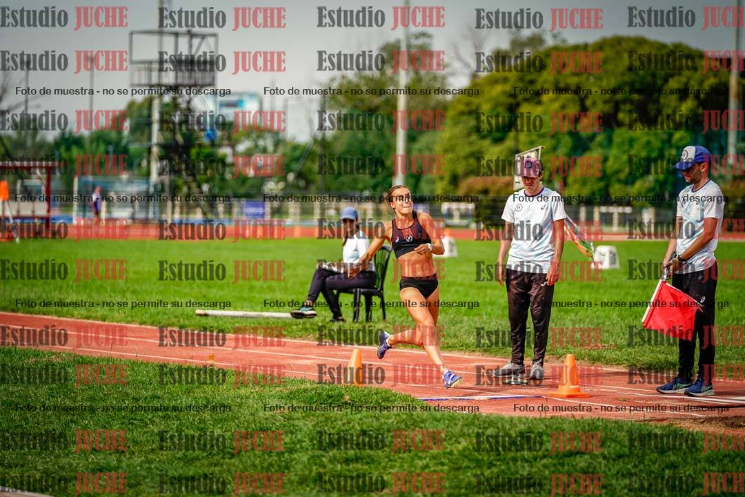 Fotos del salto en largo de mujeres