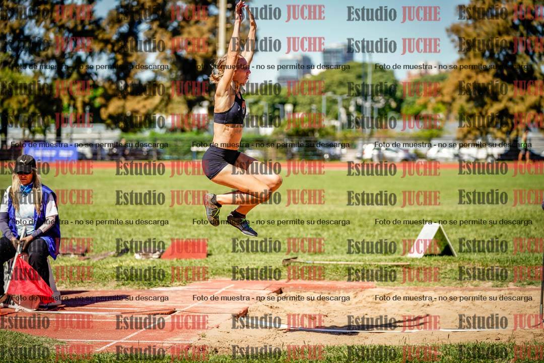 Fotos del salto en largo de mujeres