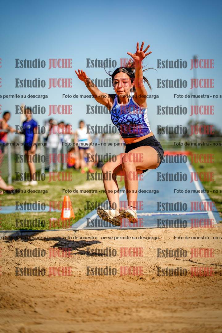 Fotos del salto en largo de mujeres