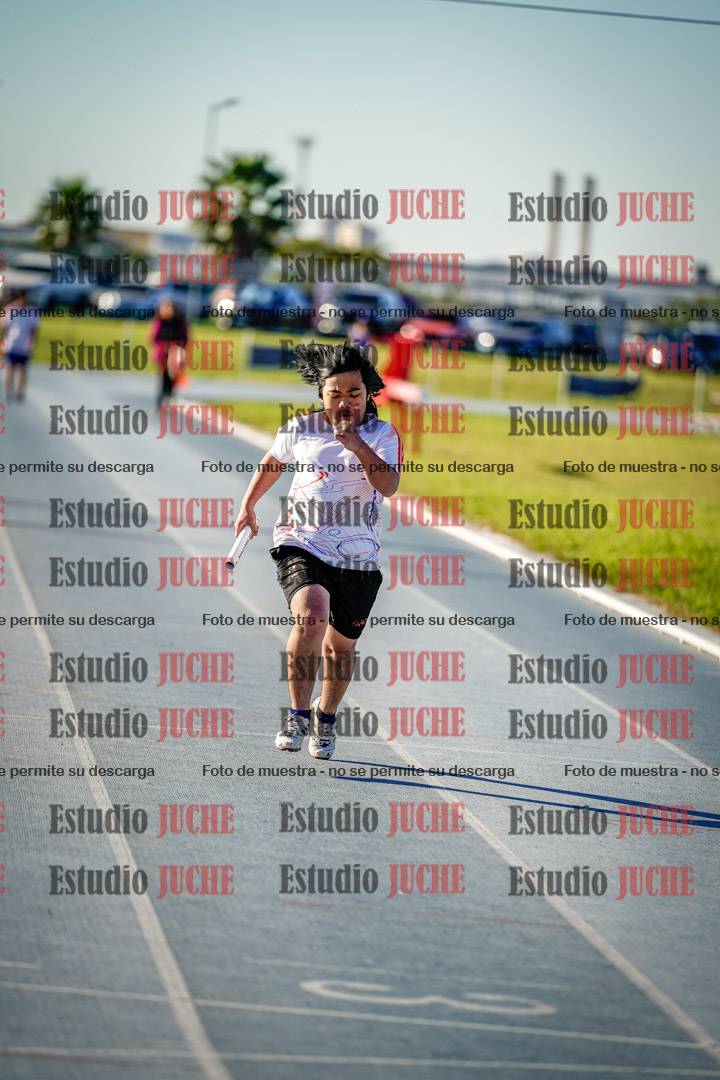 Fotos de las postas 5x80 m de varones