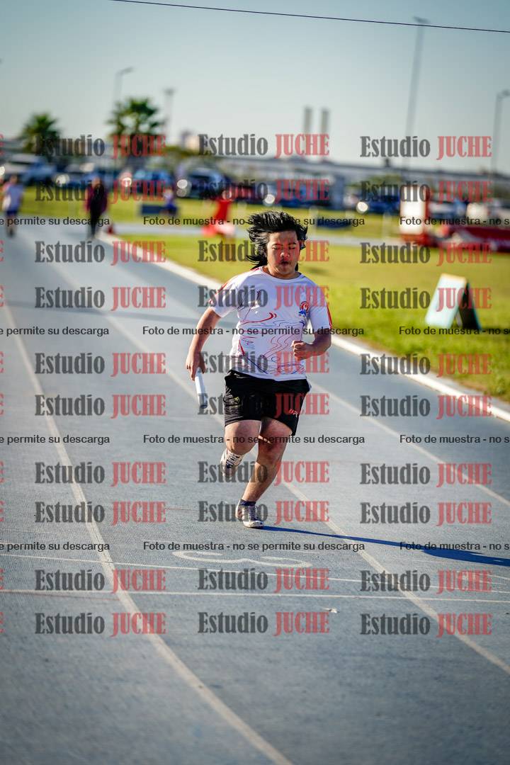 Fotos de las postas 5x80 m de varones