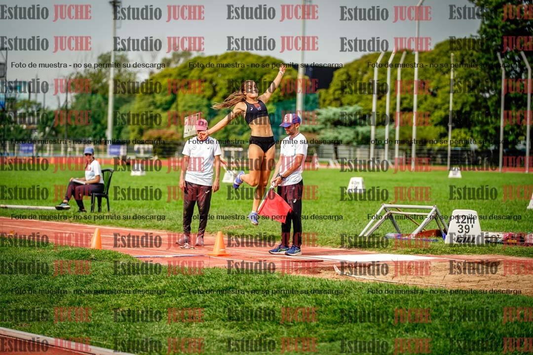 Fotos del salto en largo de mujeres